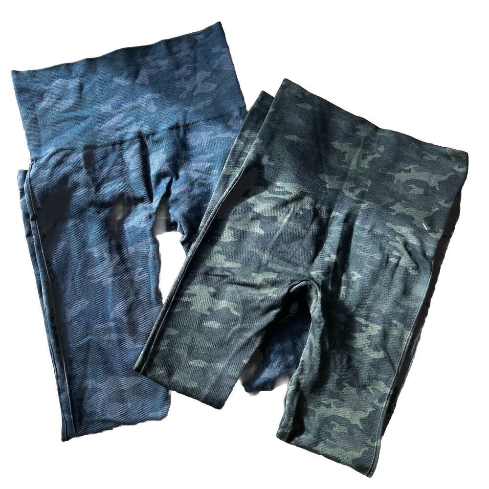 Lot (2) SPANX Look At Me‎ Now Seamless Leggings Womens Small Camo Print